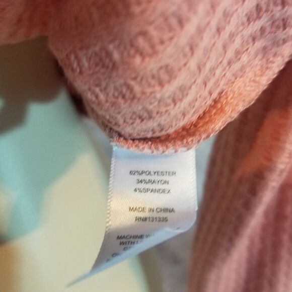 Walking on Sunshine Pink Knot Blouse Size Large - Picture 6 of 6